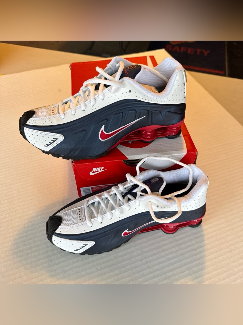 Nike Shox NEW 6.5Y. Midnight Navy/ Gym Red- White